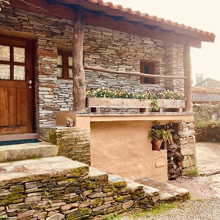 Casas Na Montanha Vistas Fantasticas Com Piscina Vinhais