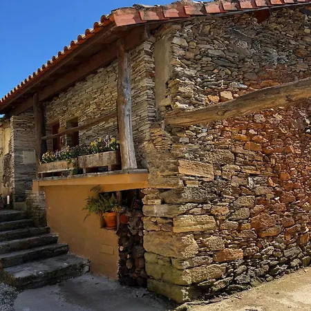 Casas Na Montanha Vistas Fantasticas Com Piscina Semesterbostad Vinhais